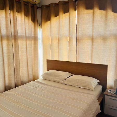 The House Guest House Les Deveses Ngoại thất bức ảnh