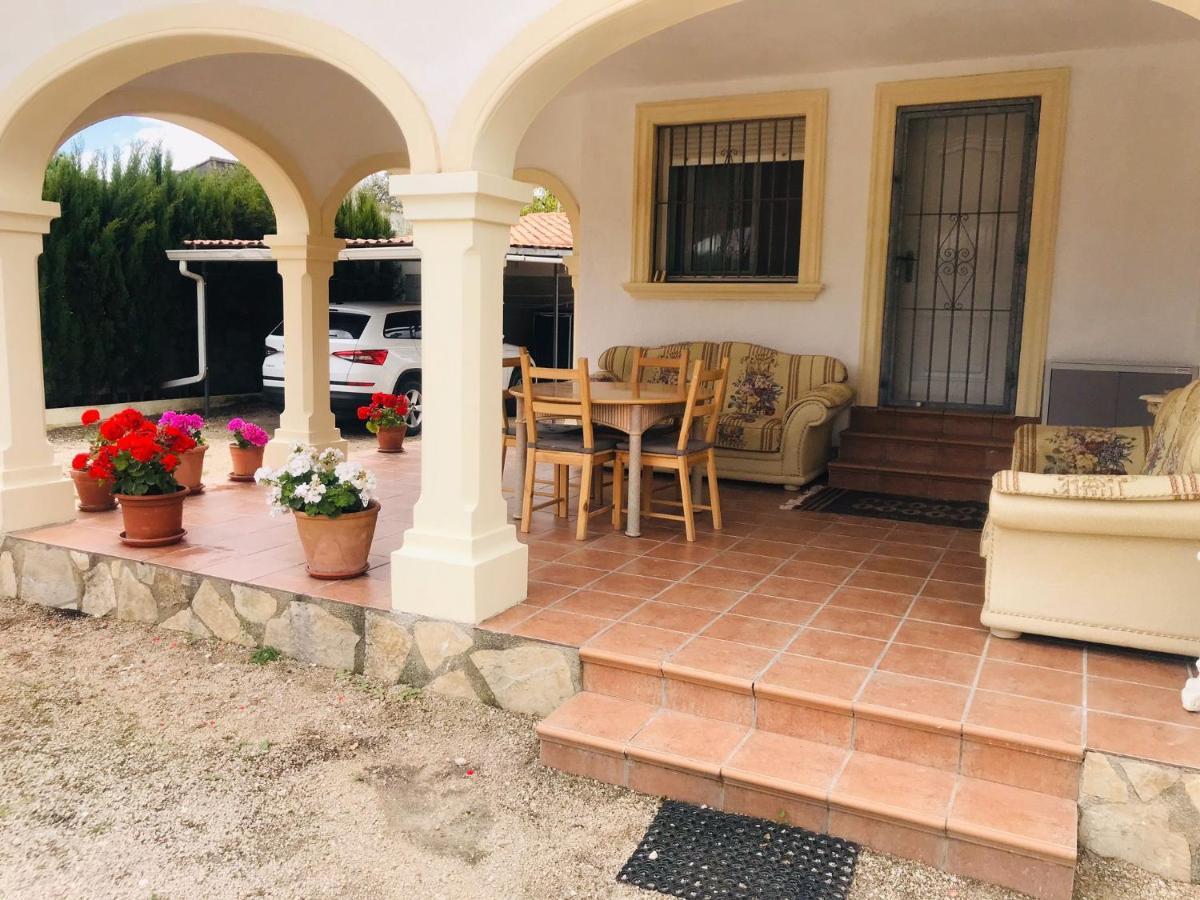 The House Guest House Les Deveses Ngoại thất bức ảnh