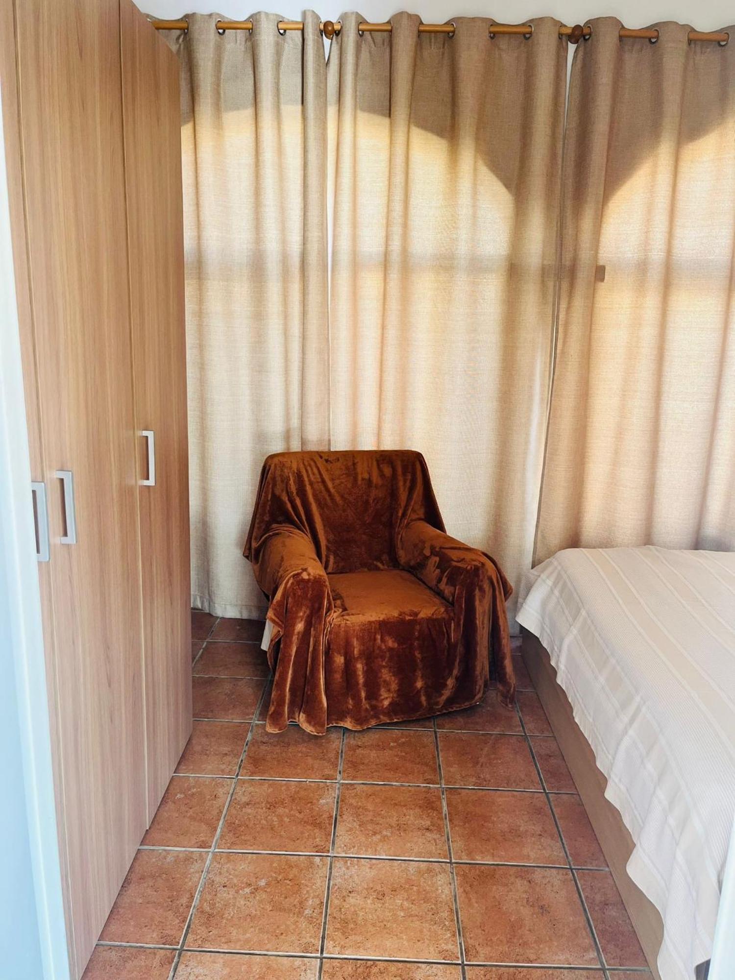 The House Guest House Les Deveses Ngoại thất bức ảnh