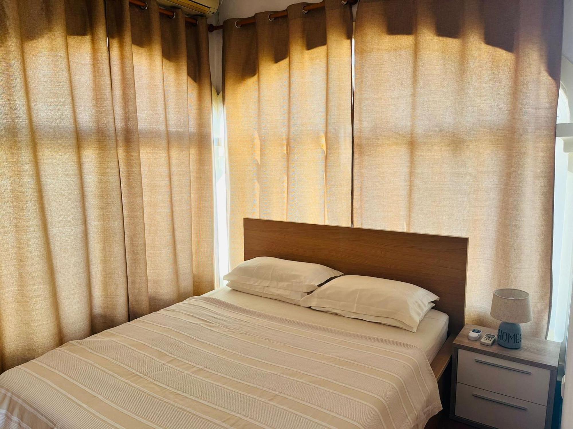 The House Guest House Les Deveses Ngoại thất bức ảnh