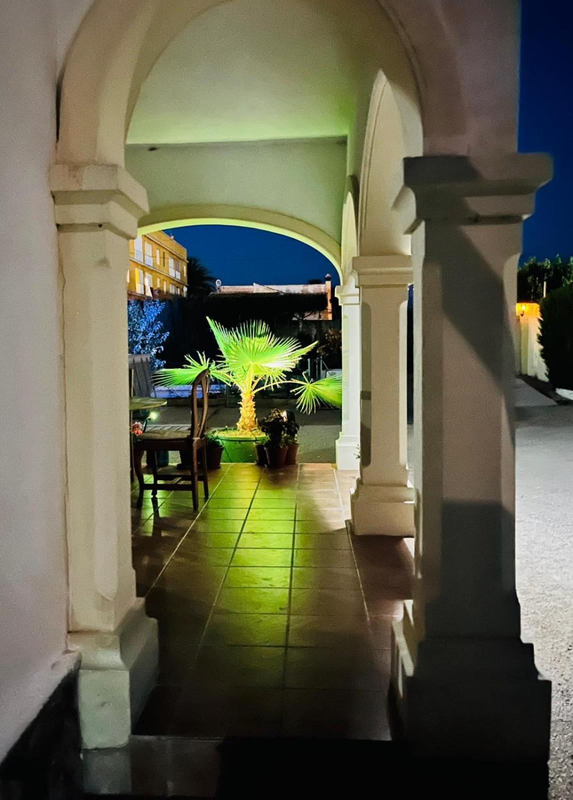 The House Guest House Les Deveses Ngoại thất bức ảnh